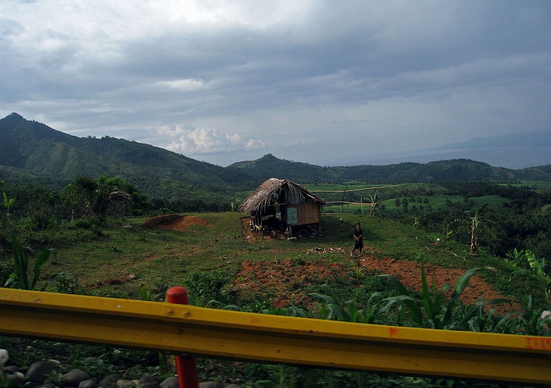 071757IMG_5685_pn.jpg - Trying to snap photos from a speeding Jeepney...